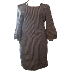 Women size 4 Pappagallo stripped dress with layered puff sleeves.